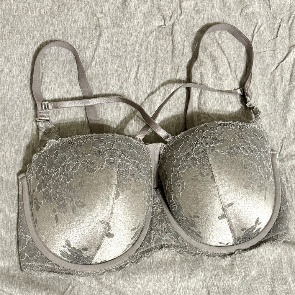 Silver torrid bra size 40DDD NWOT